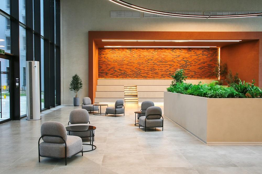 Уют в N’ICE LOFT: мягкая мебель, зоны для отдыха и кофе-пойнт в лобби